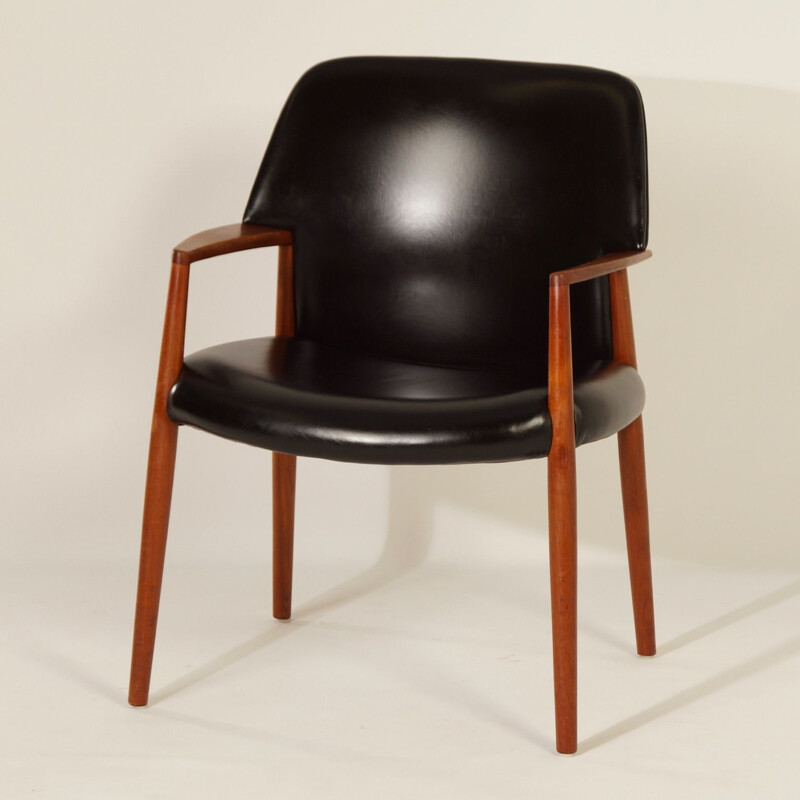 Vintage Danish armchair by Ejnar Larsen and Aksel Bender Madsen for Fritz Hansen