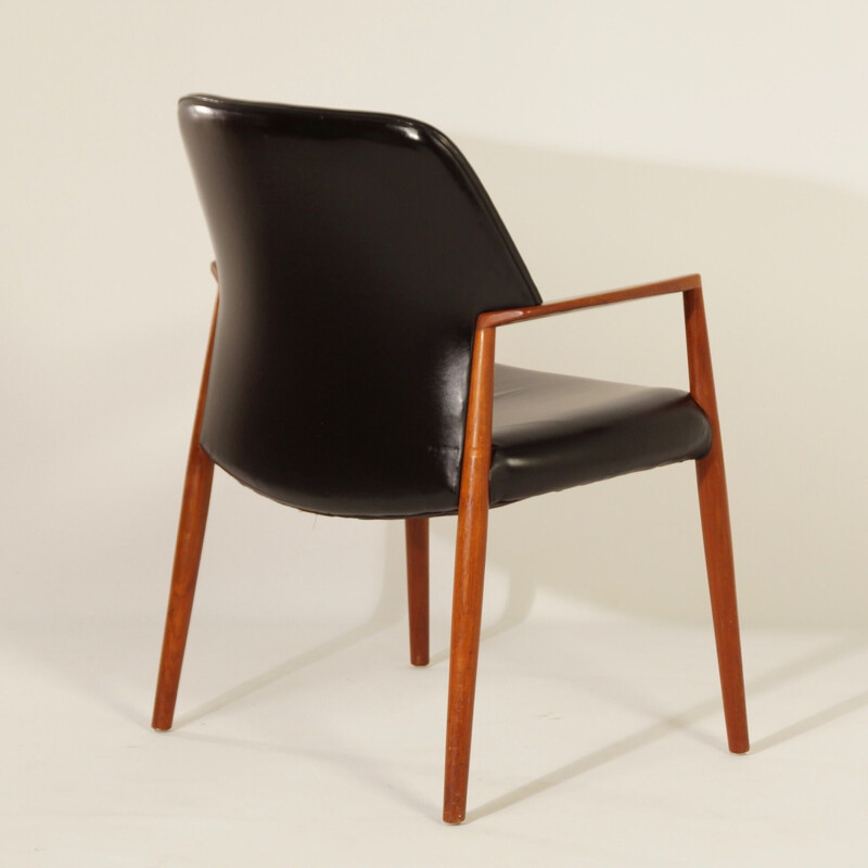 Vintage Danish armchair by Ejnar Larsen and Aksel Bender Madsen for Fritz Hansen