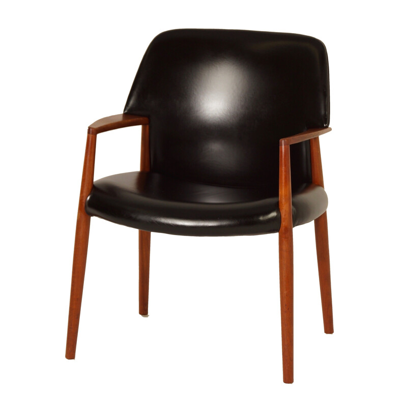 Vintage Danish armchair by Ejnar Larsen and Aksel Bender Madsen for Fritz Hansen