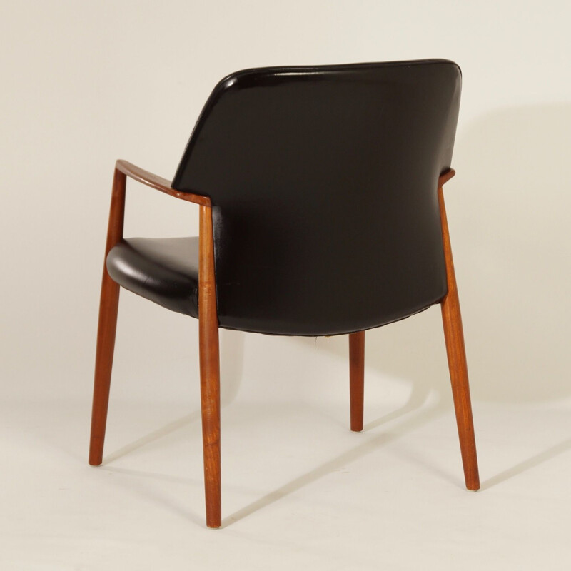 Vintage Danish armchair by Ejnar Larsen and Aksel Bender Madsen for Fritz Hansen