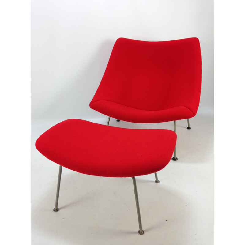 Vintage oyster chair with ottoman by Pierre Paulin for Artifort