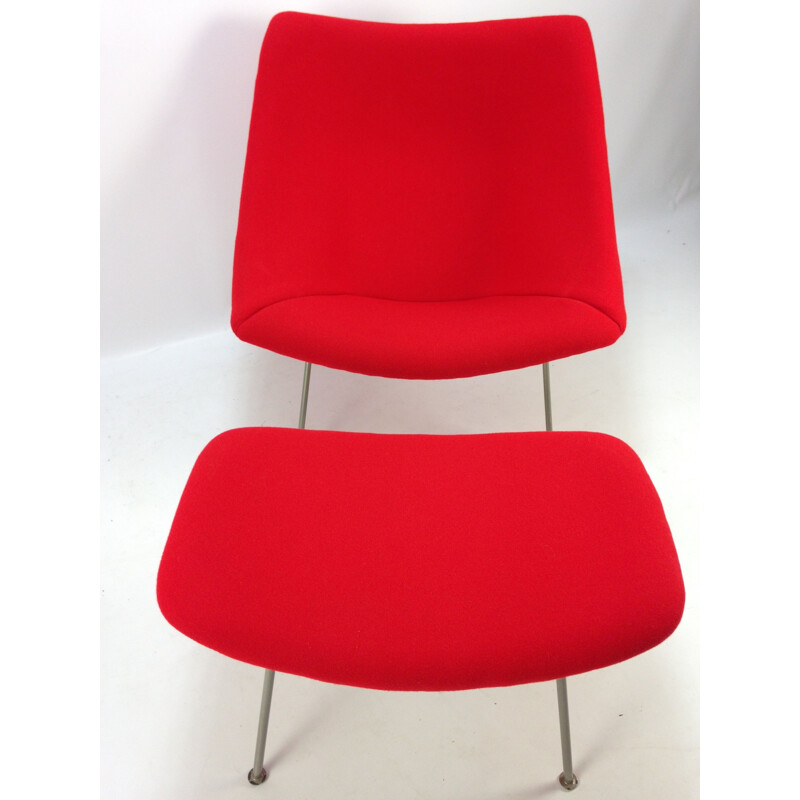 Vintage oyster chair with ottoman by Pierre Paulin for Artifort