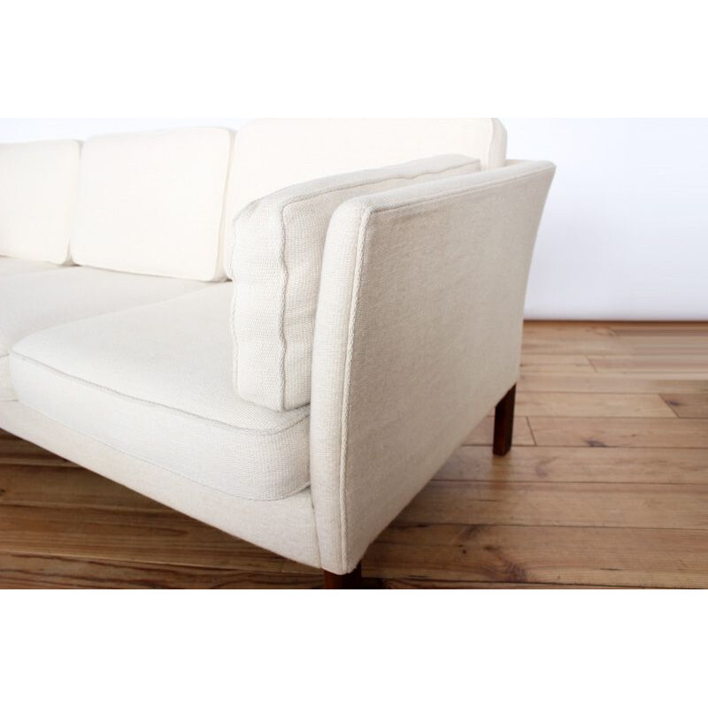 Vintage 3 seater cream EJ-260 sofa by Erik Jørgensen