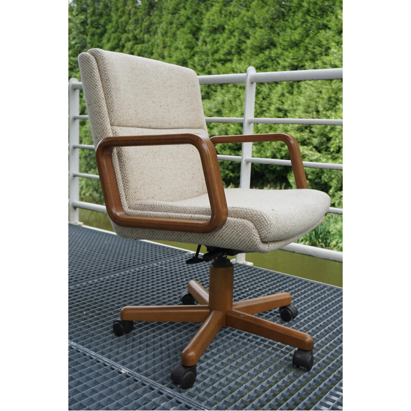 Vintage swivel and adjustable office chair