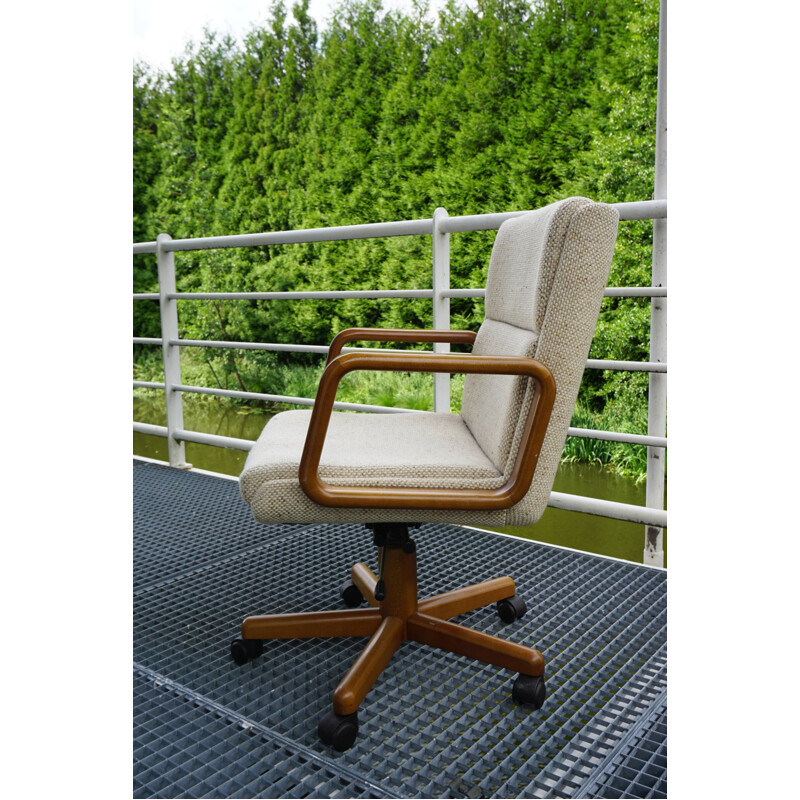 Vintage swivel and adjustable office chair