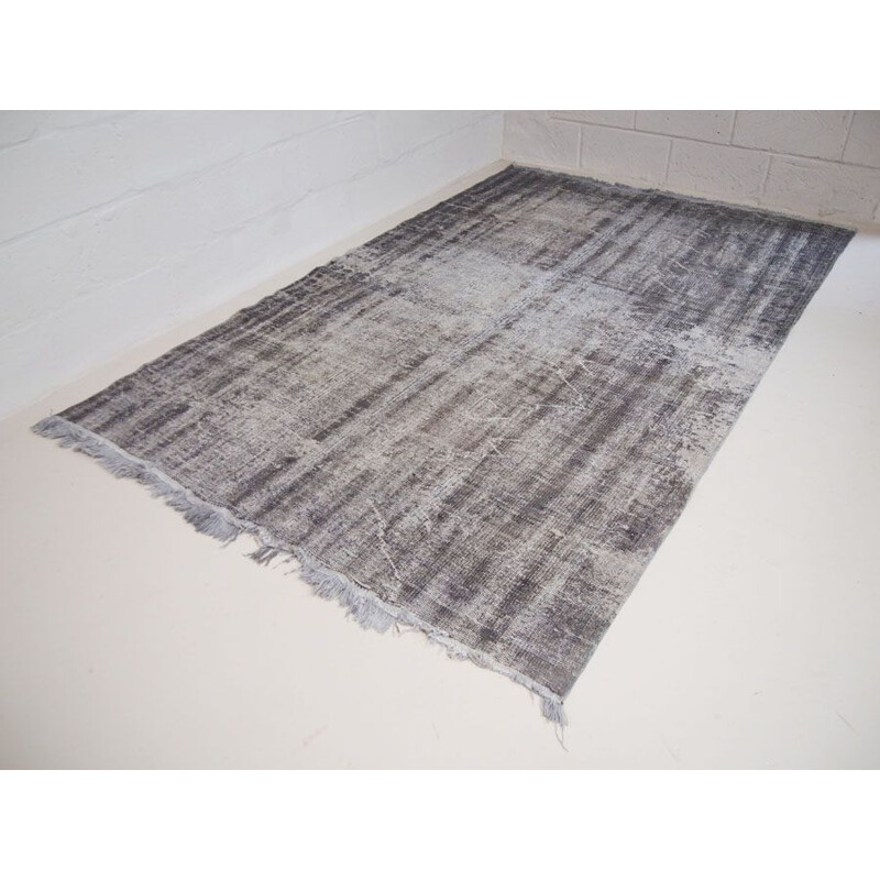 Vintage traditional grey rug