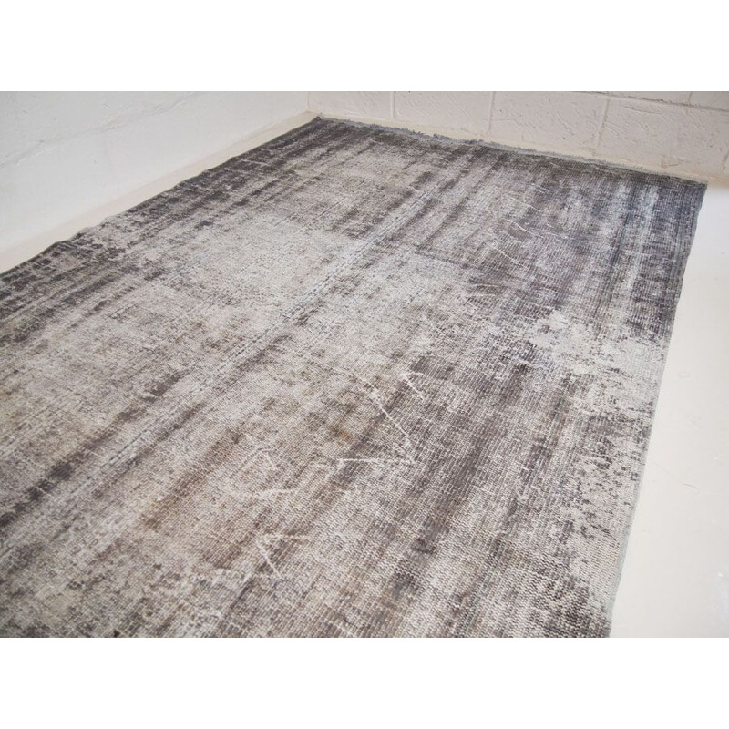 Vintage traditional grey rug