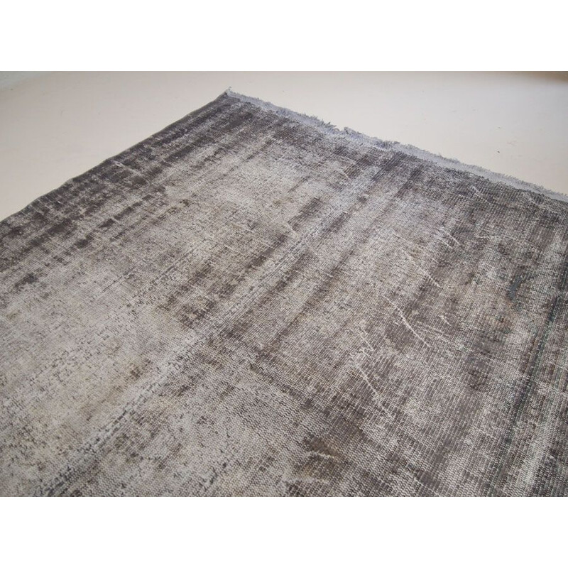 Vintage traditional grey rug