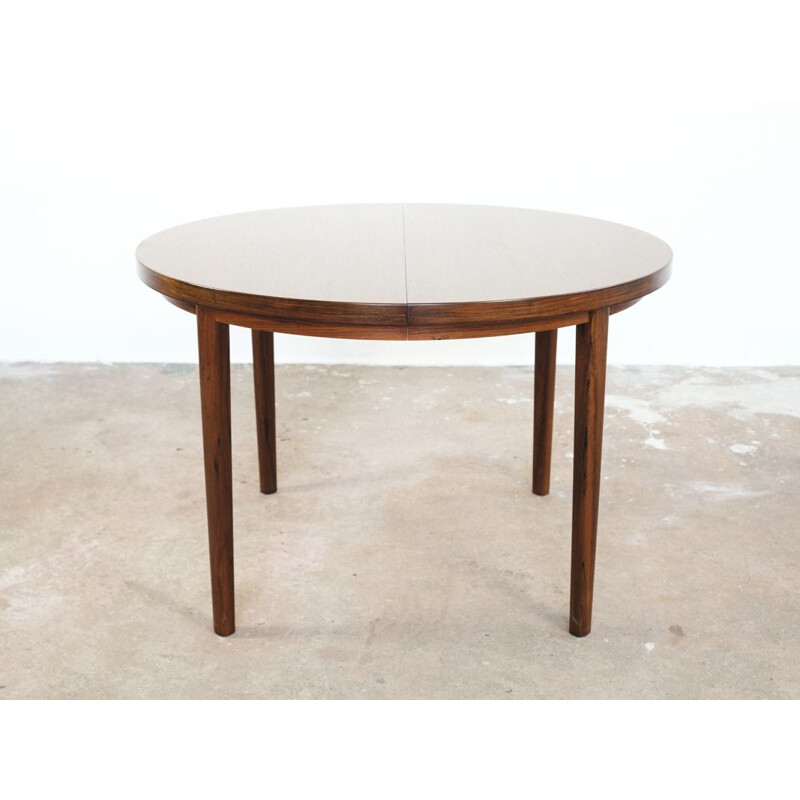 Vintage Danish dining table in rosewood