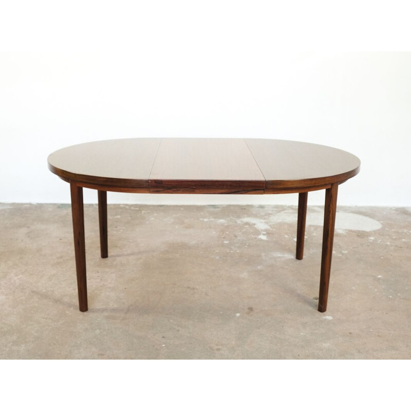 Vintage Danish dining table in rosewood