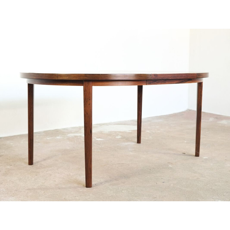 Vintage Danish dining table in rosewood