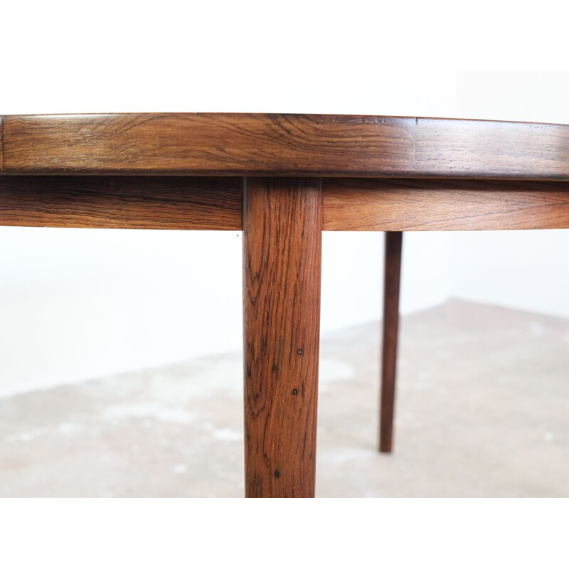 Vintage Danish dining table in rosewood