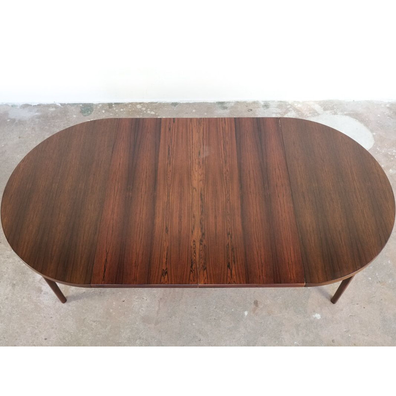 Vintage Danish dining table in rosewood