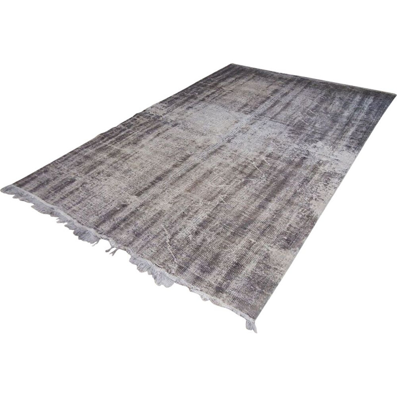 Vintage traditional grey rug