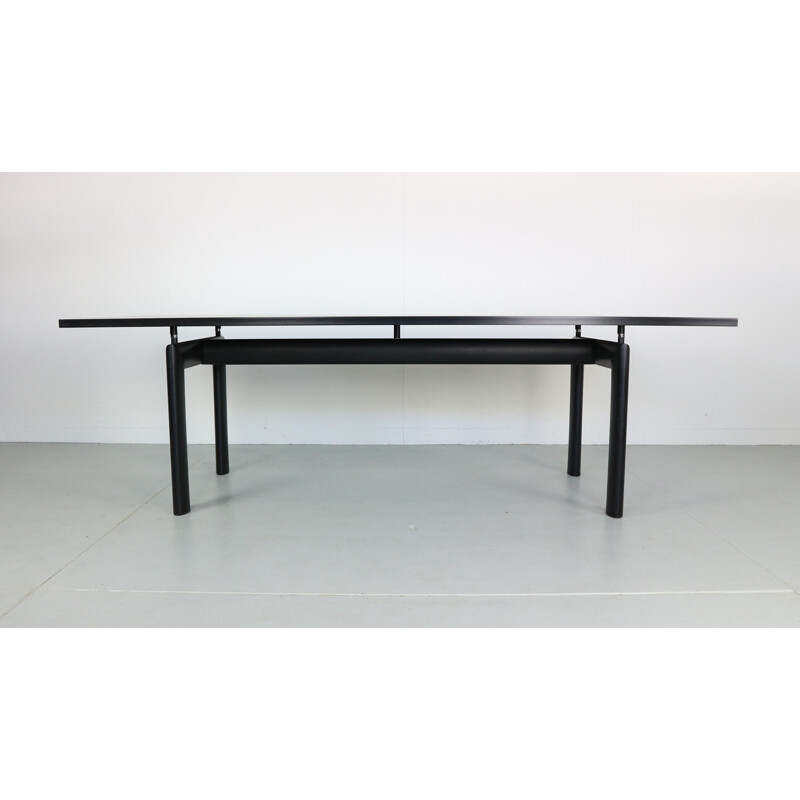 Table à repas LC6 noire par Le Corbusier pour Cassina