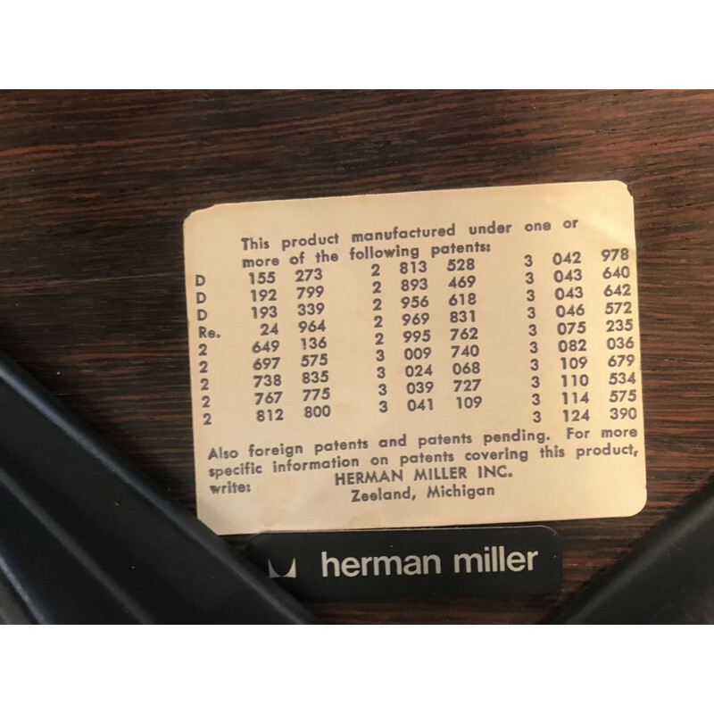 Fauteuil lounge et ottoman vintage en palissandre par Eames pour Herman Miller