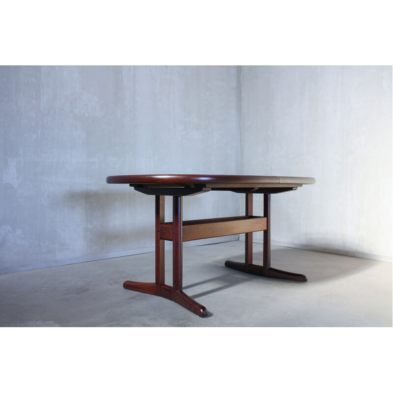 Vintage Danish dining table in rosewood