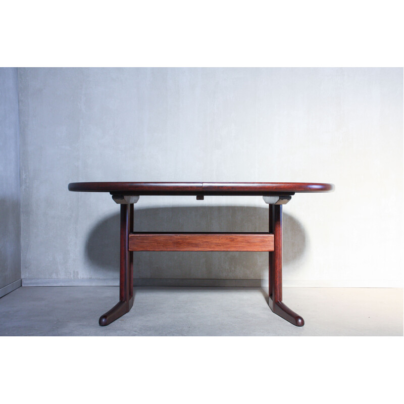 Vintage Danish dining table in rosewood