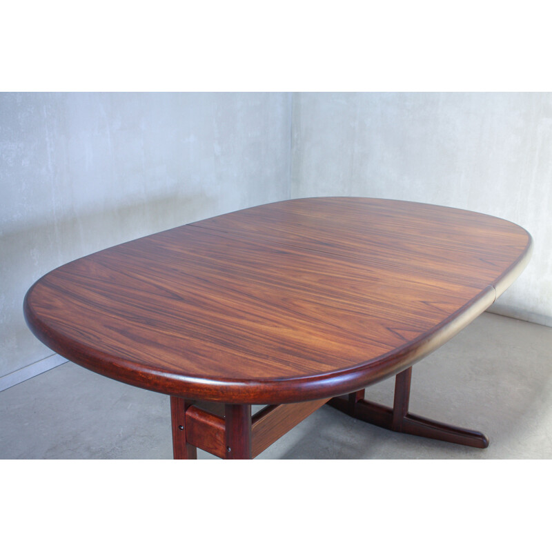 Vintage Danish dining table in rosewood