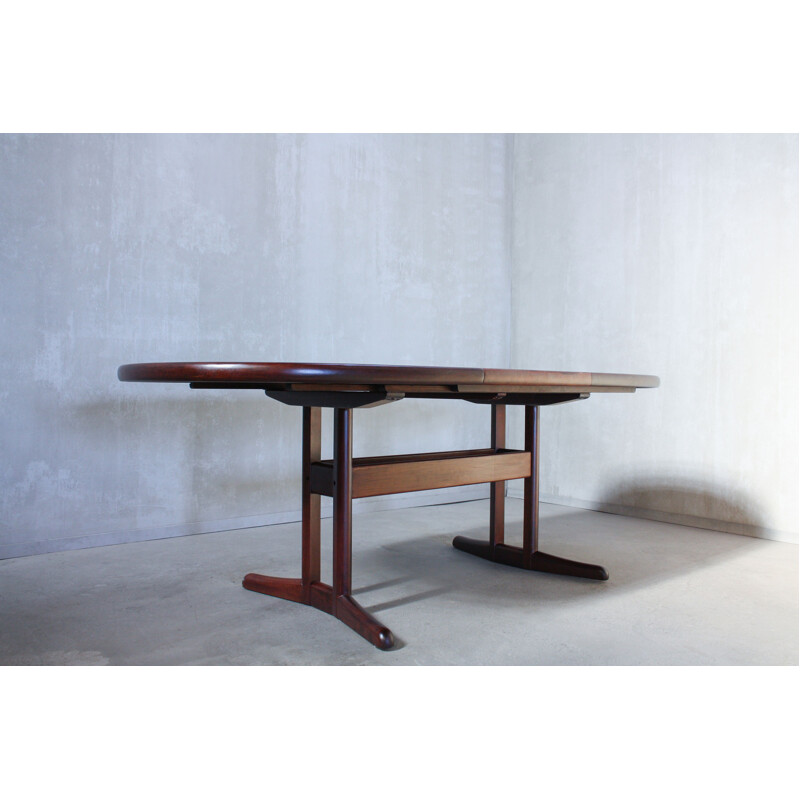 Vintage Danish dining table in rosewood