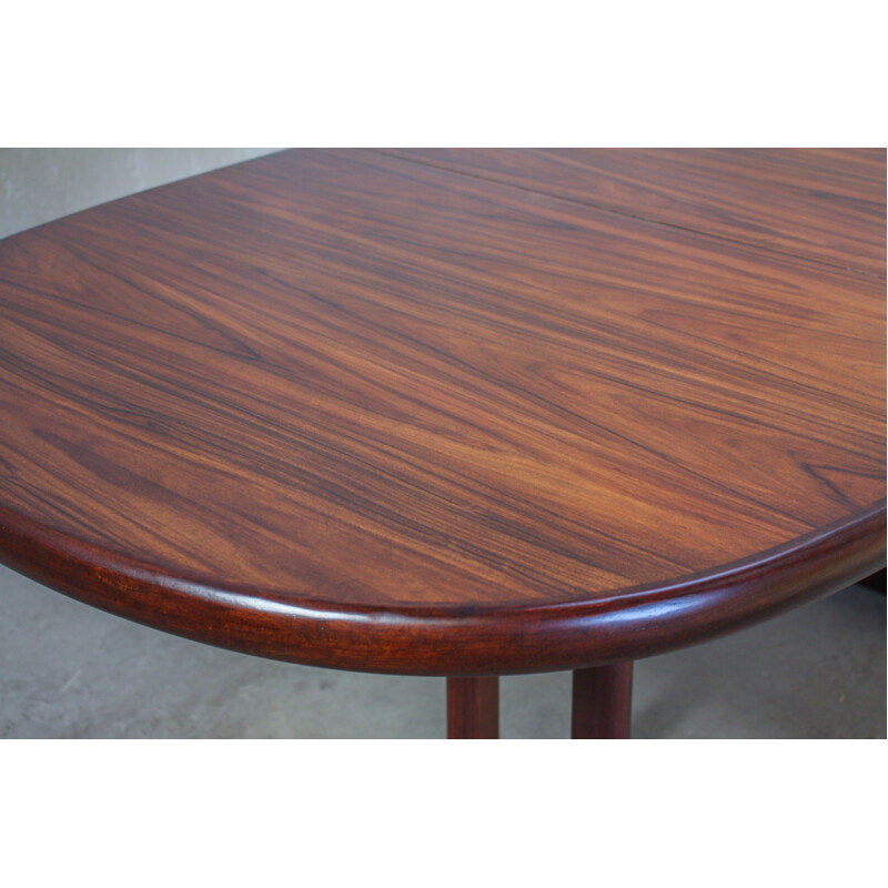 Vintage Danish dining table in rosewood