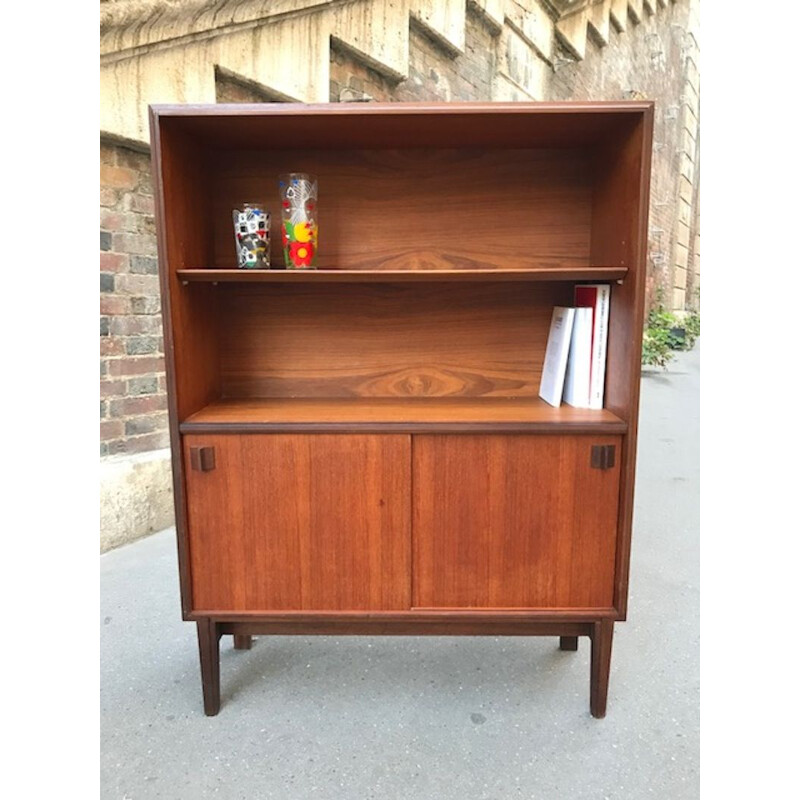 Vintage scandinavian bookcase in teak