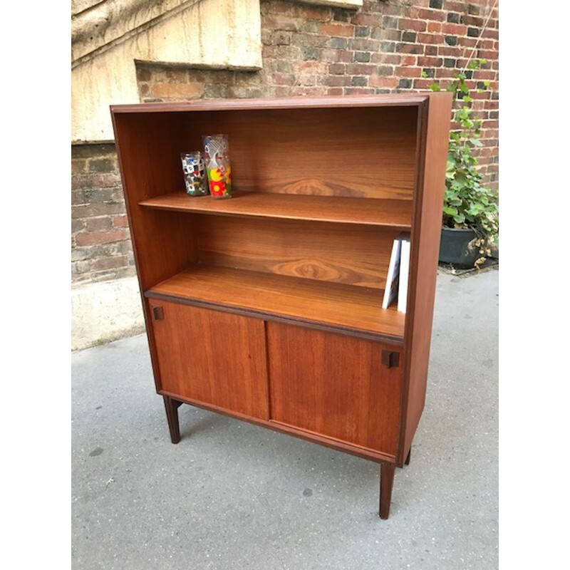 Vintage scandinavian bookcase in teak