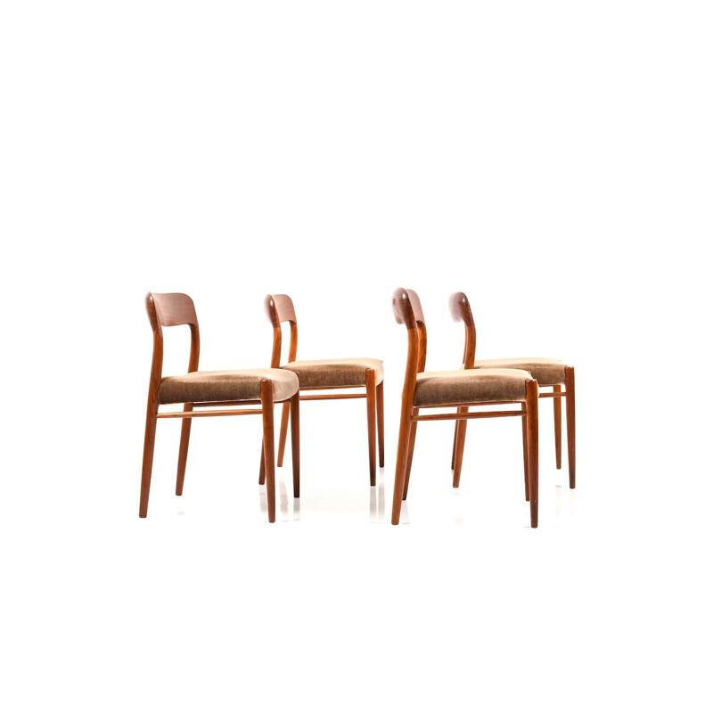 Set of 4 vintage dining chairs by Niels O. Moller, Model 75