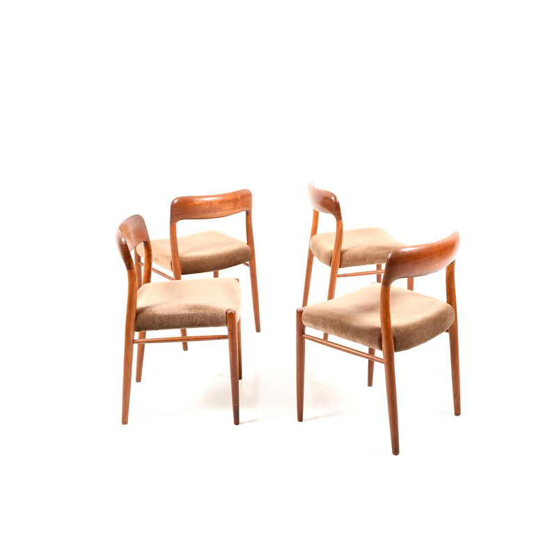 Set of 4 vintage dining chairs by Niels O. Moller, Model 75