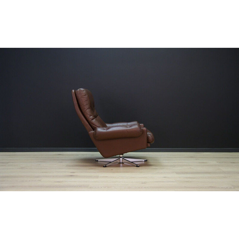Vintage scandinavian armchair in leather and chromed metal