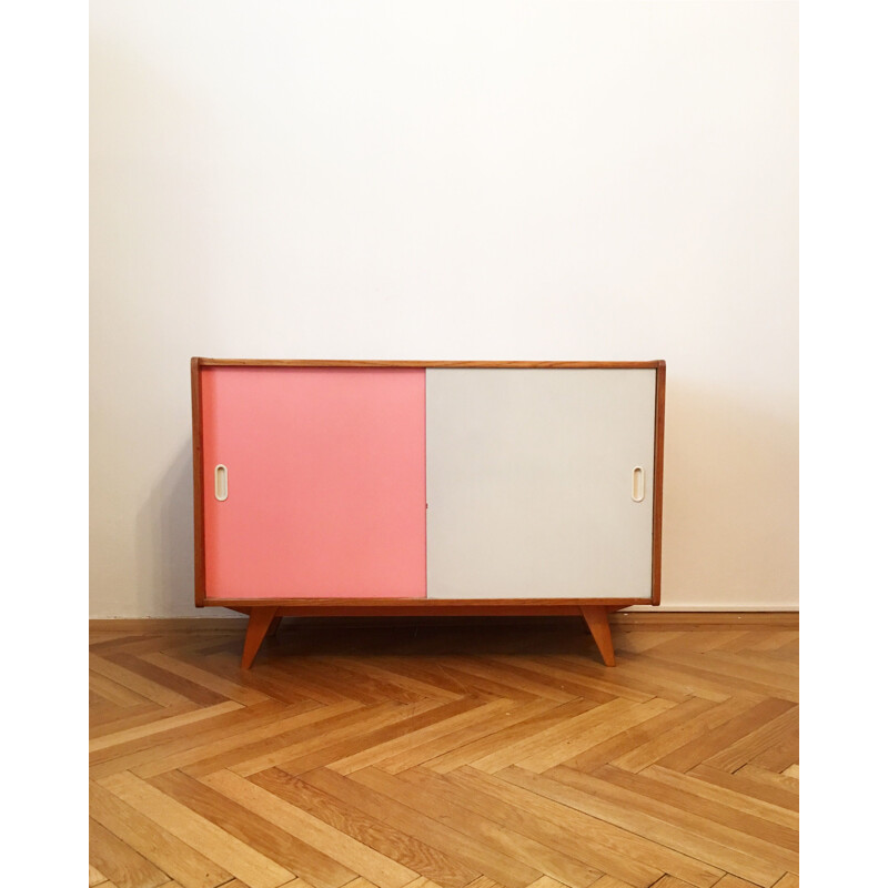 Piccola enfilade vintage U 452 rosa di Jiri Jiroutek per Interier Praha 1960