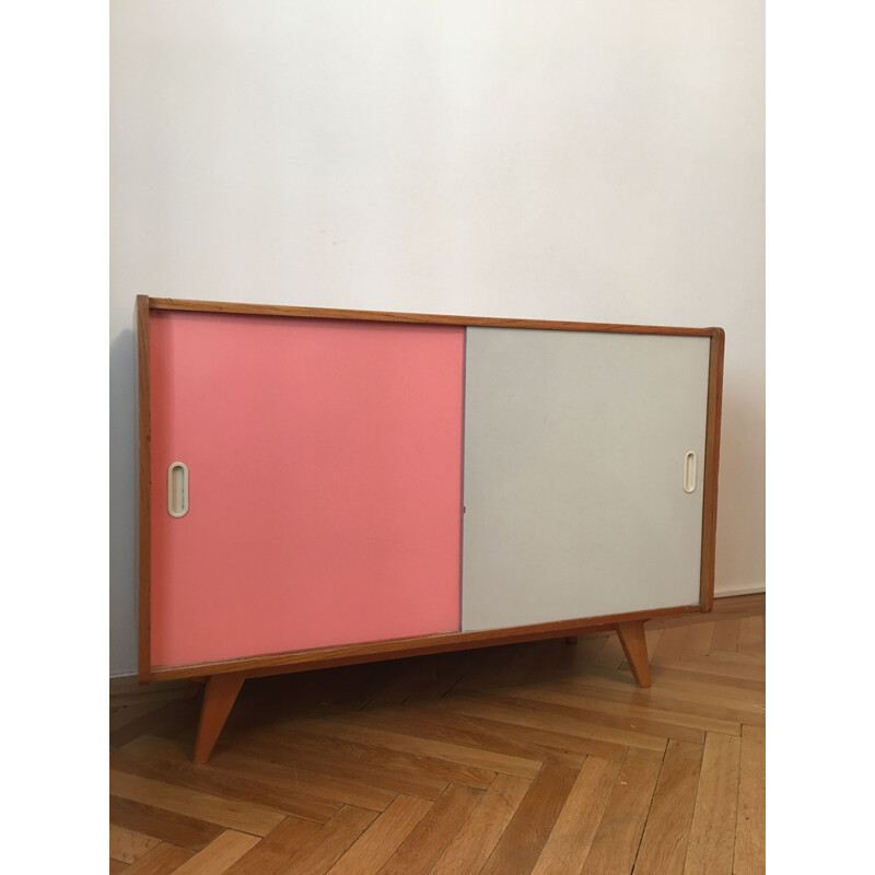 Pequeña enfilada vintage U 452 rosa de Jiri Jiroutek para Interier Praha 1960