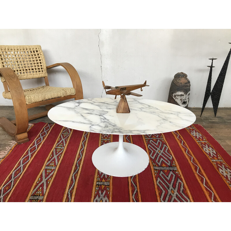 Tulip coffee table by Eero Saarinen for Knoll