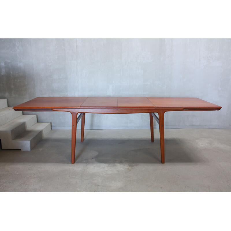 Vintage teak dining table by Arne Hovmand-Olsen for Mogens Kold