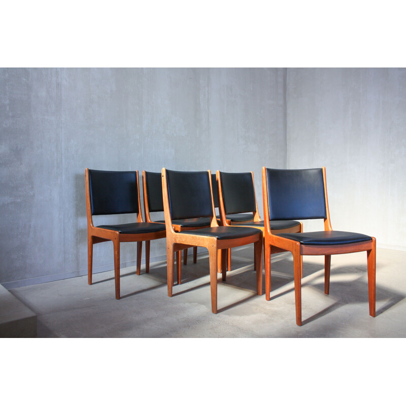 Set of 6 dining chairs in teak by Johannes Andersen for Uldum Mobelfabrik