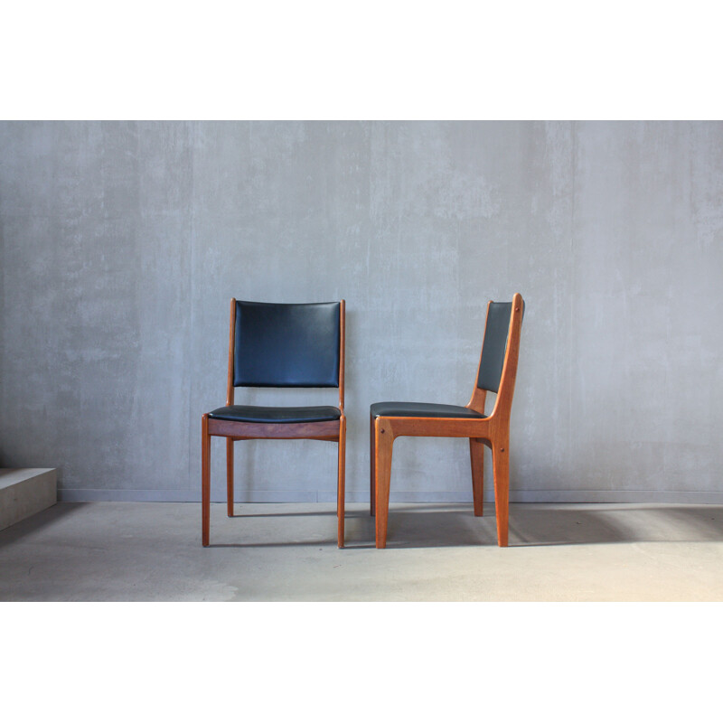 Set of 6 dining chairs in teak by Johannes Andersen for Uldum Mobelfabrik