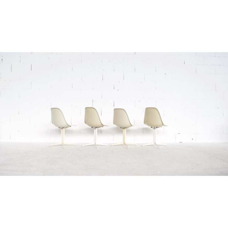 Suite de 4 chaises vintage "La Fonda" en fibre de verre par Charles & Ray Eames