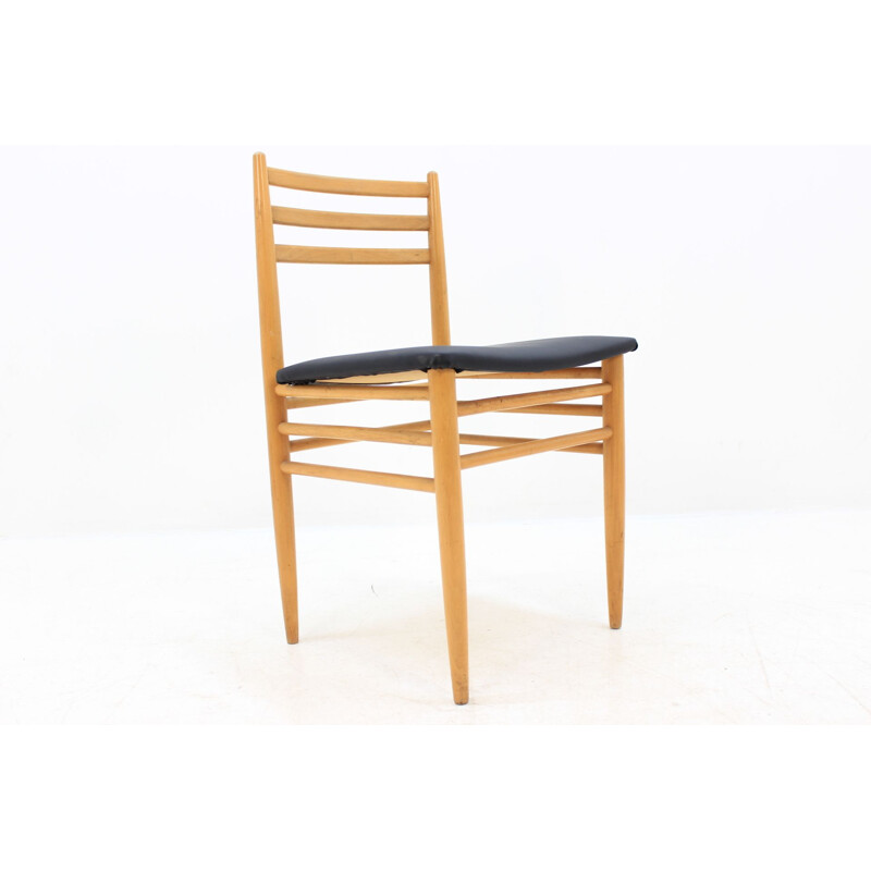 Suite van 4 Scandinavische vintage stoelen