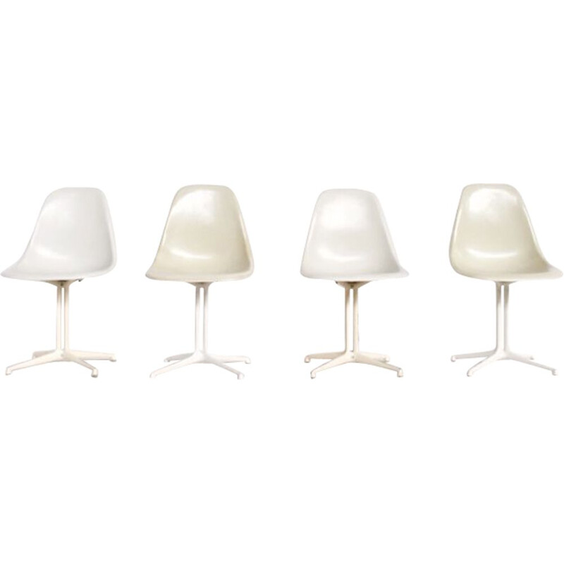 Suite de 4 chaises vintage "La Fonda" en fibre de verre par Charles & Ray Eames