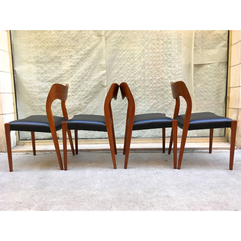 Suite de 6 chaises vintage en teck Niels O Moller modèle 71