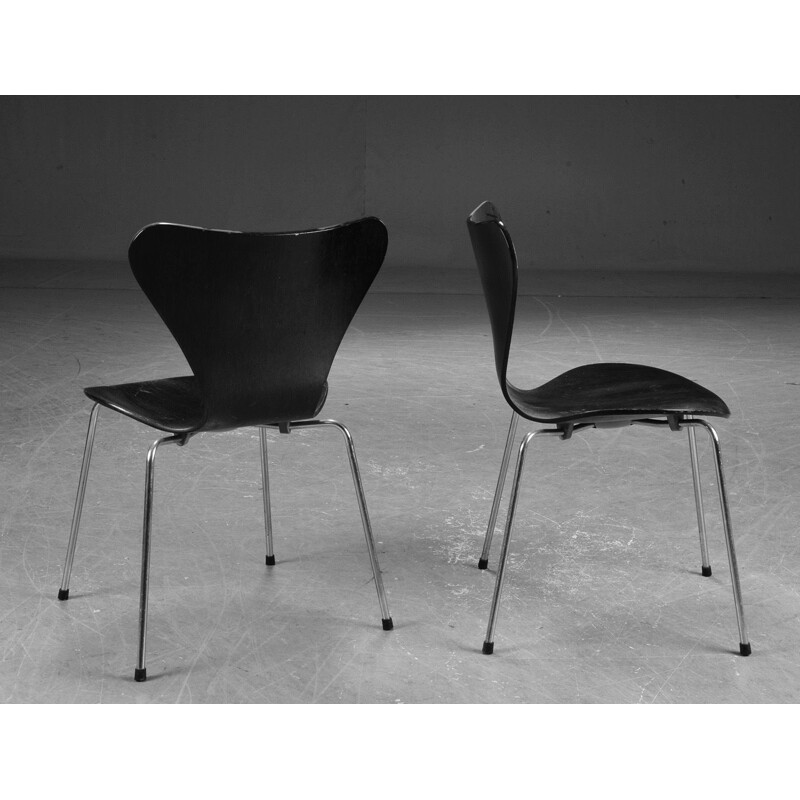 Set of 5 black chairs by Arne Jacobsen for Fritz Hansen