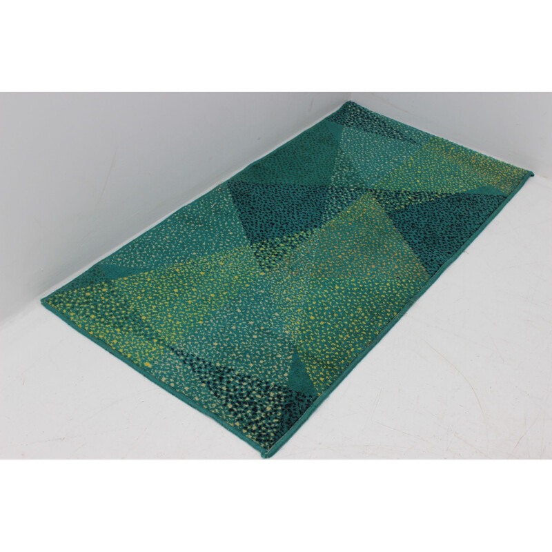 Green vintage geometric carpet