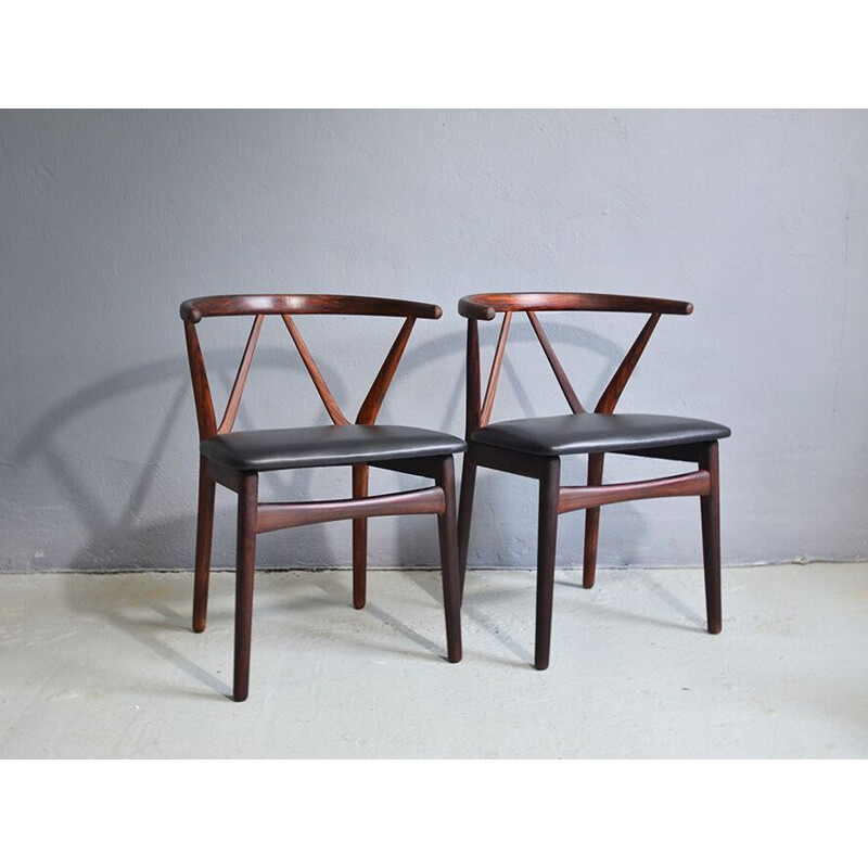 Suite de 2 chaises à repas vintage "255" en palissandre par Henning Kjaernulf pour Bruno Hansen