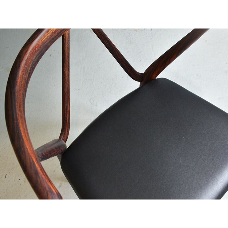 Set of 2 vintage dining chairs "255" in rosewood by Henning Kjaernulf for Bruno Hansen