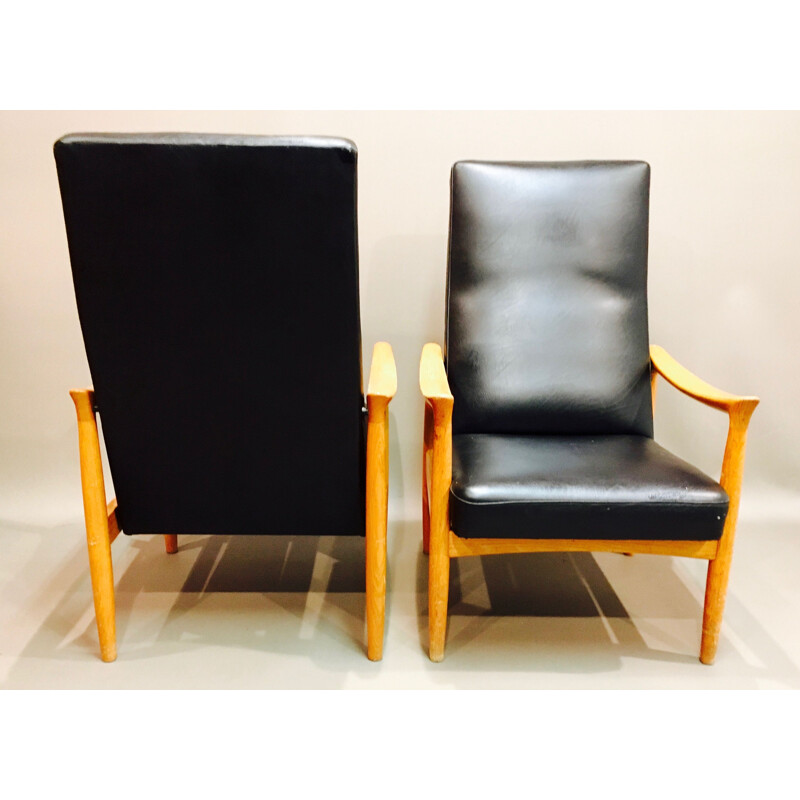 Suite de 2 fauteuils scandinaves noirs par Fritz Hansen