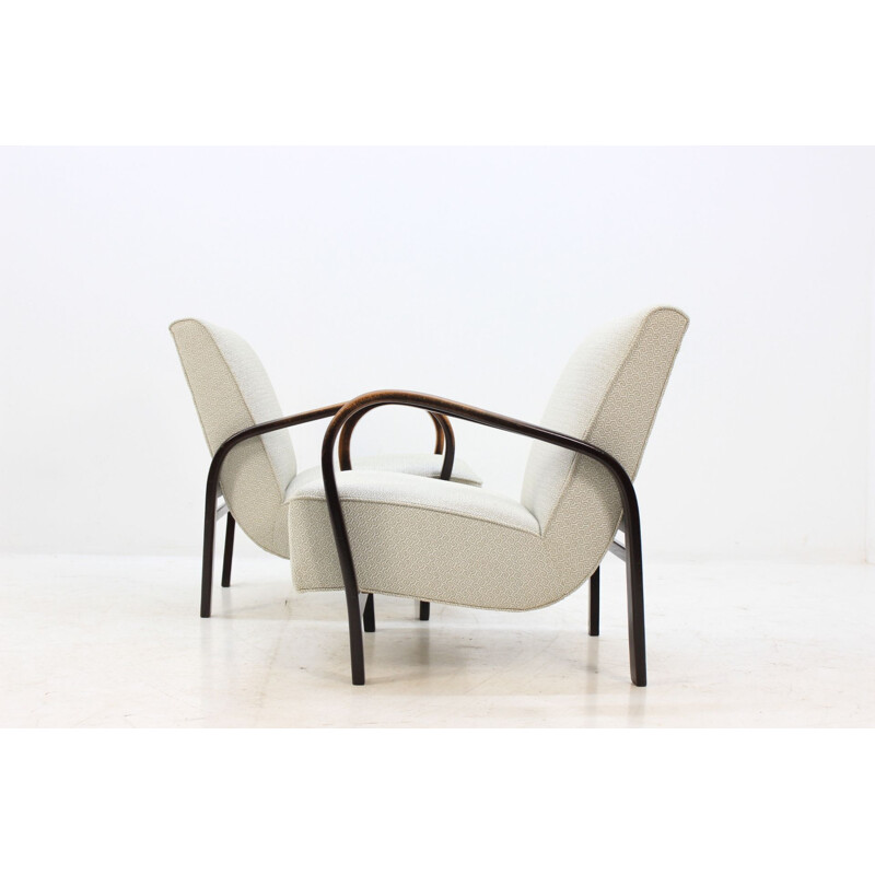 Suite de 2 fauteuils blancs par Karel Koželka & Antonín Kropáãek