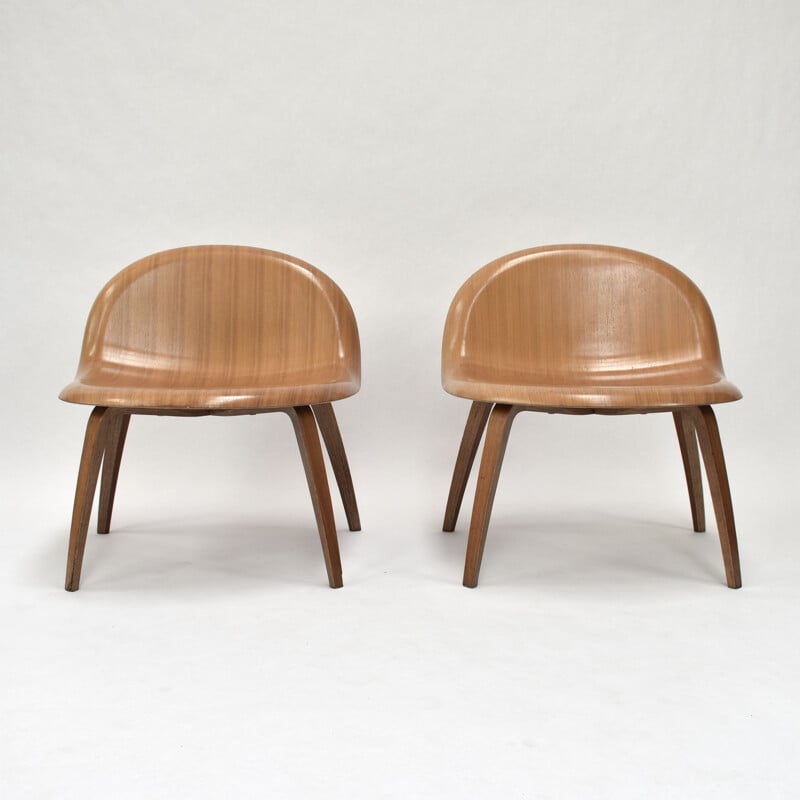 Set of 2 Gubi lounge chairs for Komplot