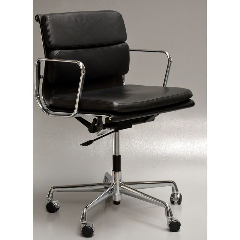 Vintage EA-217 office chair by Charles Eames