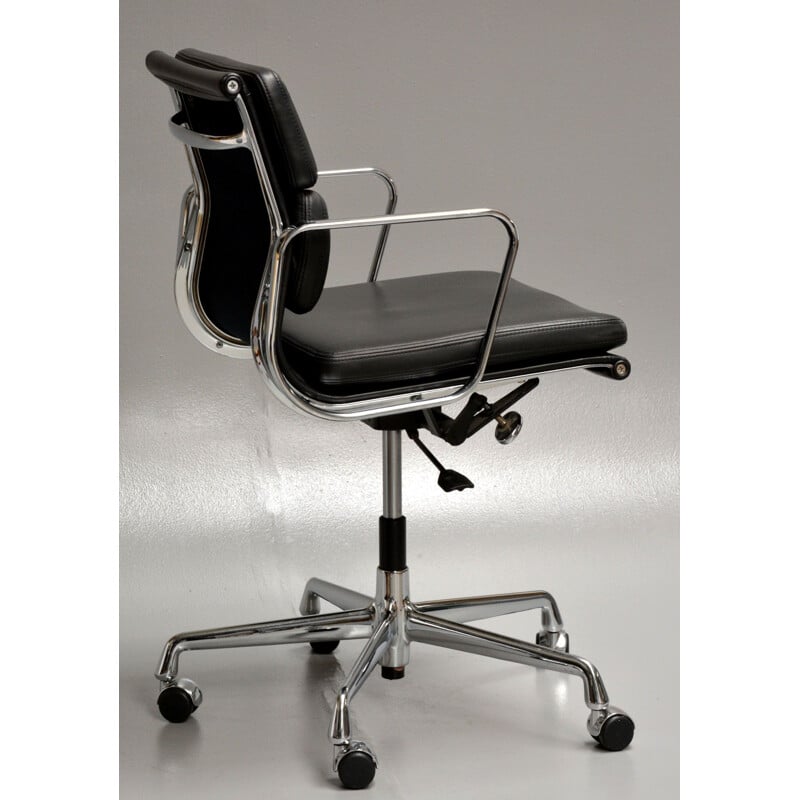 Vintage EA-217 office chair by Charles Eames