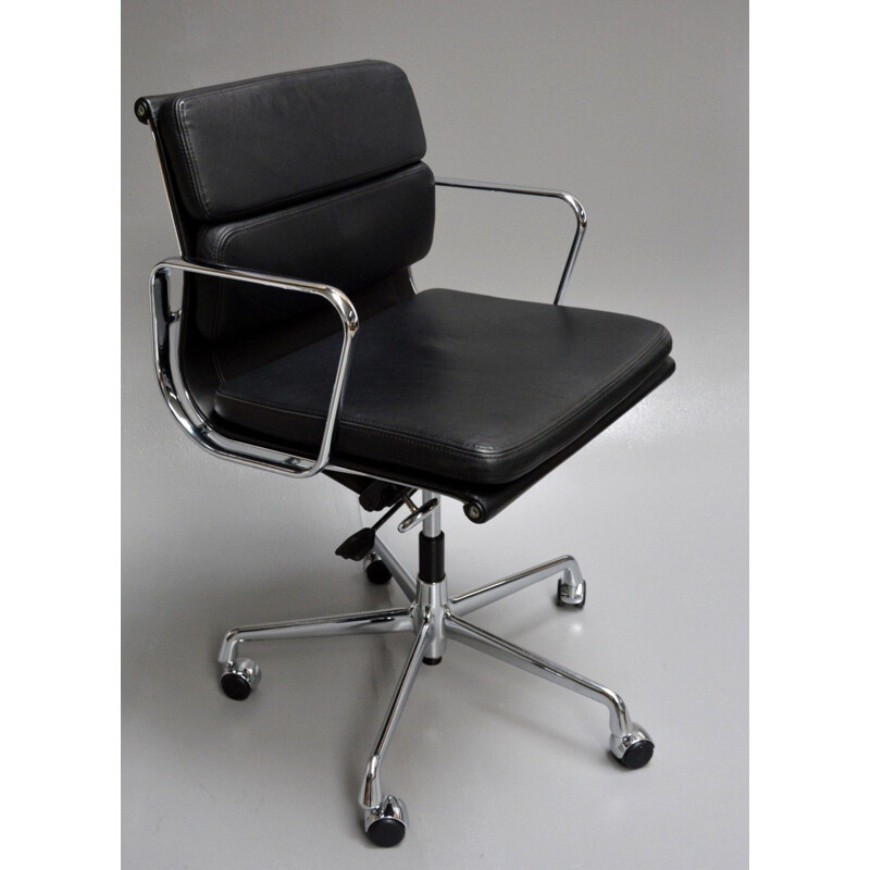 Vintage EA-217 office chair by Charles Eames